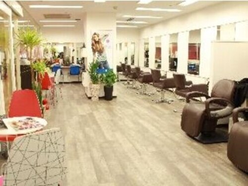 ヘアーアンドメイク アール 二宮店(hair&Make R)(神奈川県中郡二宮町一色1207‐1 マックスバリュ二宮店1F)