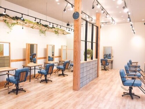 アグ ヘアー イージュ 箕輪店(Agu hair e'ge)(長野県上伊那郡箕輪町中箕輪8945-6 KandK GARDEN1階)