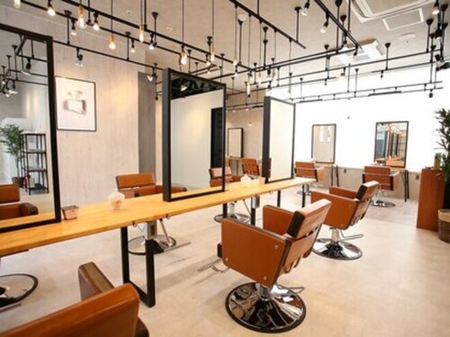 アグ ヘアー ラーク 三島本町タワー店(Agu hair lark)(静岡県三島市本町3-29 三島本町タワーアネックス2階)