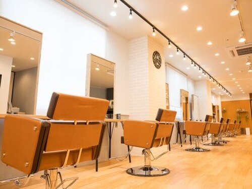 アグ ヘアー ジュエン 三島駅前店(Agu hair juen)(静岡県三島市一番町12-13 カツマタビル2階)