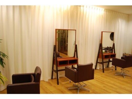 ヘアーメイクスタジオ イチヨンイチ(hair make studio 141)(静岡県伊東市吉田747‐85)