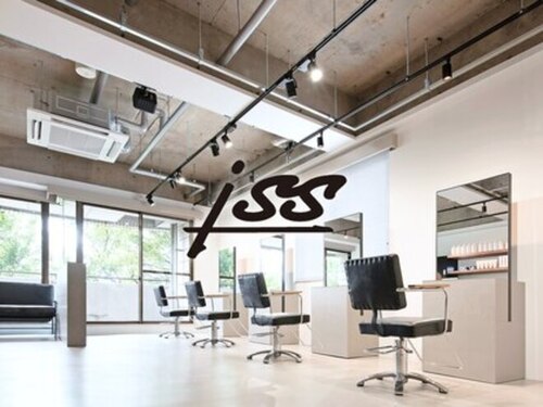 イズ(iss)(愛知県名古屋市中区大須3-5-6 矢場町サンコービル5F)