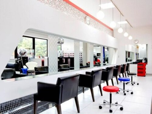 ヘアーデザインキューブ(HAIR DESIGN CUBE)(愛知県名古屋市東区泉1‐13‐1 泉第3パーキングビル2F)