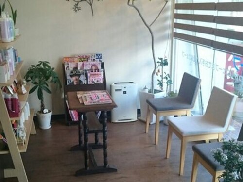 サロンドブイフォー(Salon de Vfour)(愛知県名古屋市北区杉栄町2-42)