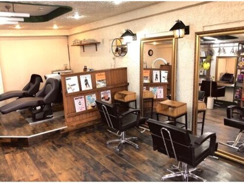 タキカワヘアデザイン(TAKIKAWA HAIR DESIGN)(愛知県名古屋市昭和区滝川町72番地京源ハイツ1階)