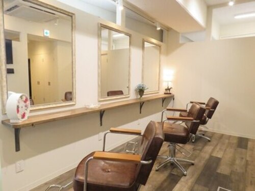ヘアアンドメイクカロコレ(hair&make Caracoler)(愛知県名古屋市中区新栄2-3-6 明幸ハイツ1F)