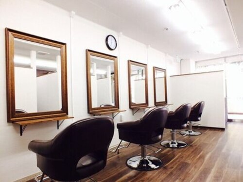 イノセントヘアー(Innocent hair)(愛知県名古屋市西区那古野1-15 那古野ビル208)