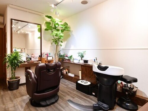 ヘアーアンドフェイシャル アモーラ(hair&facial amora)(愛知県安城市日の出町3‐1 ハイライフマンション1F)