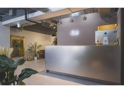 レブ ヘアーサロン(Reb, HairSalon)(京都府京都市中京区阪東屋町東洞院通錦小路下る658 都証券ビル4F)