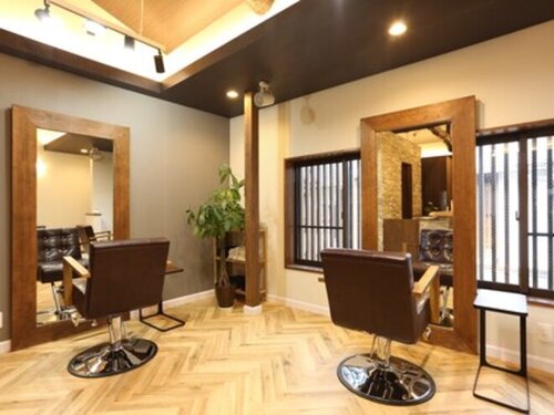 エフリィ(Free)(京都府京都市伏見区塩屋町238 2F)