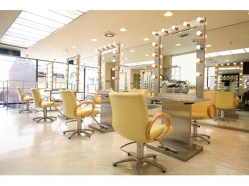 シアンメーキャップルーム(CYAN MAKE-UP ROOM)(京都府京都市下京区東洞院通松原下る大江町533)