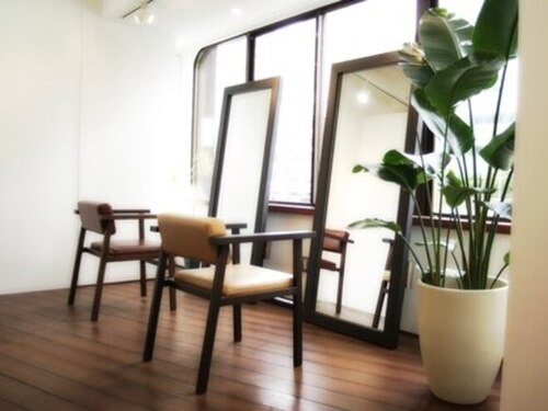 コモレ(KO.MO.RE)(大阪府大阪市西区北堀江1-7-3大花興産ビル2F)