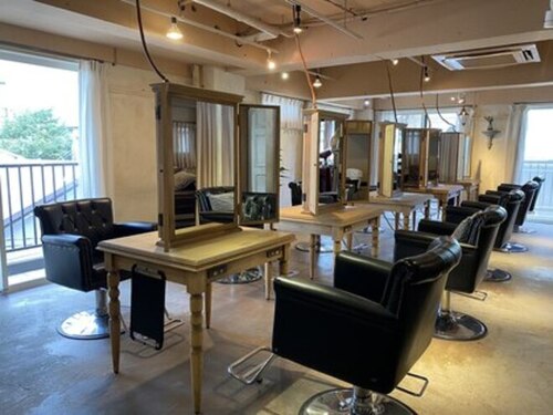 フリックヘアサロン 梅田茶屋町2号店(FLICK HAIR SALON)(大阪府大阪市北区茶屋町13-1 ノワール茶屋町3階)