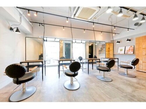 メンズサロン ガウディ 梅田茶屋町店(men's salon Gaudi)(大阪府大阪市北区茶屋町12-6 エスパシオン梅田ビル2F北側)