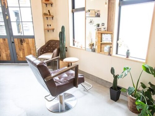 アンビレ ユープラスミー ヘアーワークス(Unville you+me hairworks)(大阪府大阪市生野区巽南3-3-5)