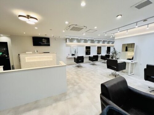 アグ ヘアー カルネ 放出駅前店(Agu hair carnet)(大阪府大阪市鶴見区放出東3-31-33 バンブービル2F)