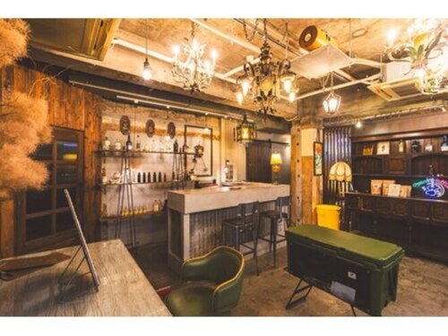 アティック ヘアーデザインアンドリラクゼーション(attic hair design&relaxation)(大阪府大阪市西区北堀江1-1-28 VIPビル8階)