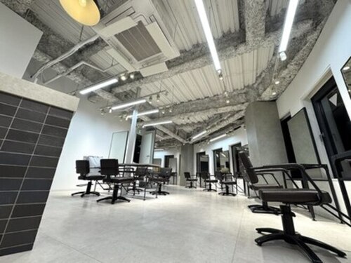 シェノン 梅田(CHAINON)(大阪府大阪市北区茶屋町1-52 梅田コモドビル4F)