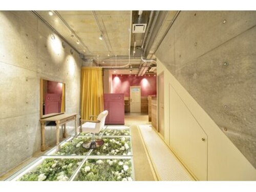 アドミラル ベー ヘアーデザイン(Admiral b Hair design)(大阪府大阪市西区南堀江1―14-29 Rビル 2F)