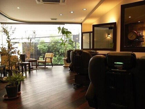 ヘアーラウンジ ユーナイン(HairLounge YU 9)(大阪府大阪市中央区西心斎橋2‐1-13御津ビル201)