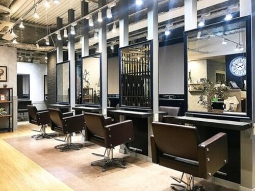 アグ ヘアー マロン梅田3号店(Agu hair marron)(大阪府大阪市北区曽根崎2-15-24 曽根崎東ビルディング5階)