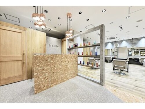 フィゼル あべのルシアス店(Aujua fizelle)(大阪府大阪市阿倍野区阿倍野筋1-5-1 あべのルシアスB1F)