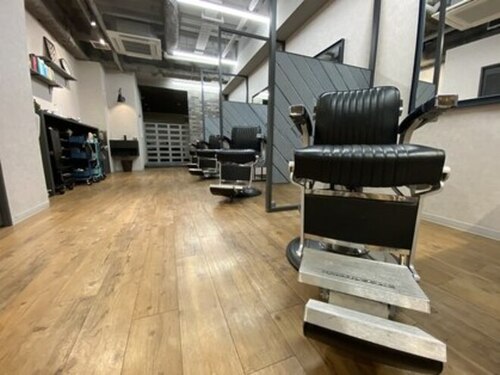 サニーズ バーバー(Sunny's barber)(大阪府大阪市中央区鎗屋町1-1-11 B-SPACE FUKUI BLDG 1F)