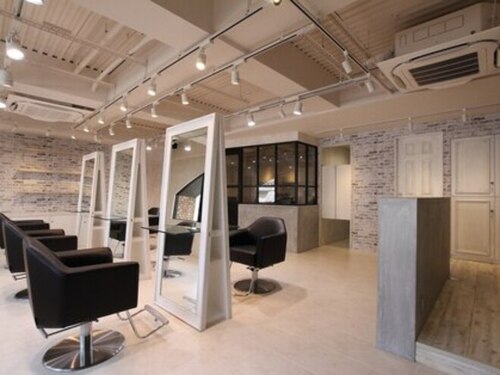 カットインシャイ 心斎橋店(Cut-in Shy)(大阪府大阪市中央区西心斎橋1-8-1 心斎橋アトリアムビル4F)