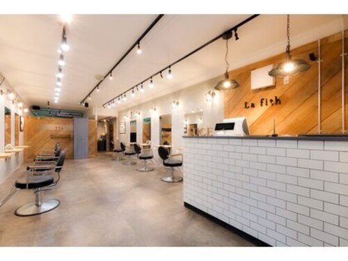 ラフィス ヘアールーチェ 樟葉店(La fith hair luce)(大阪府枚方市町楠葉1-5-6別当ビル1F)