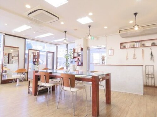 ヘアーアンドメイク ブルーム ジェイアール茨木駅前店(Hair&Make BLOOM)(大阪府茨木市西中条町1 ハタセビル2F)