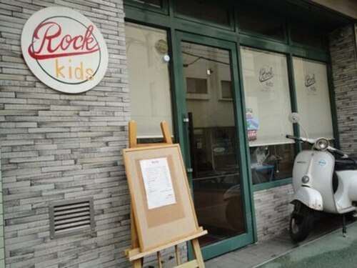 ロックキッズ(兵庫県神戸市中央区雲井通1‐1 ツイン雲井1F)