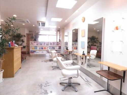 ヘアアンドメイクフリッシュ(HAIR&MAKE FRISCH)(兵庫県神戸市中央区北長狭通2-31-66 高架下山側 2F)