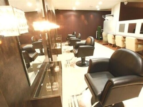 ヘアメイク ワンズカラー 元町店(hair make 1's Color)(兵庫県神戸市中央区元町通1-13-12神戸プラザホテル内2F)