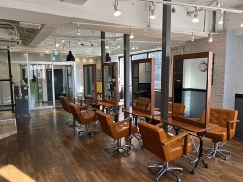 アグ ヘアー ウォール三宮店(Agu hair wall)(兵庫県神戸市中央区旭通5-3-15 第二青電ビル3階)
