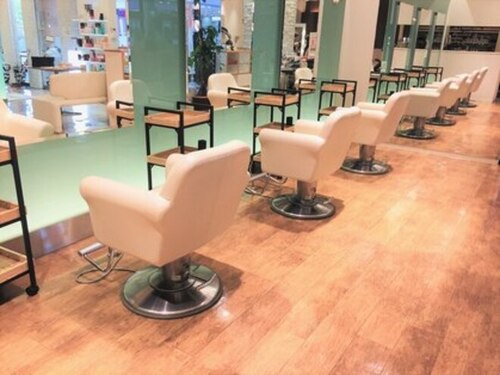 シェレーヌ藤原台店(兵庫県神戸市北区藤原台中町1-2-2 エコールリラ2F)