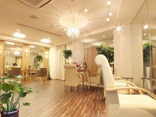 ヘアサロン エム(hair salon M)(兵庫県神戸市中央区三宮町3-9-13 林ビル8F)