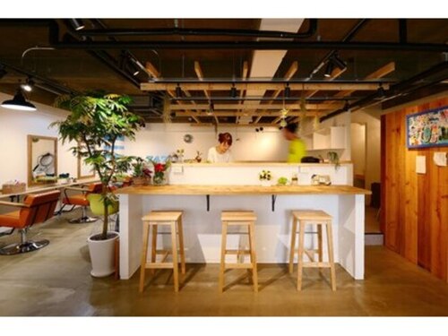 ギャラリーナナヨンナナ(GALLERY747)(兵庫県神戸市灘区高徳町3-1-5シティーライフ高羽1階)