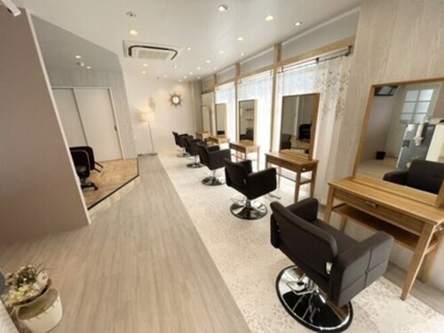 アグ ヘアー ウッディ 三田ウッディタウン店(Agu hair woody)(兵庫県三田市すずかけ台2-3-7  OLビルディング7F)