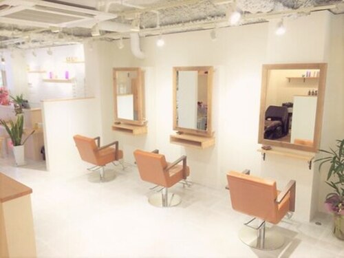 リリィ ヘアデザイン(LiLy hair design)(広島県広島市中区鉄砲町1-24 森川ビル2F)