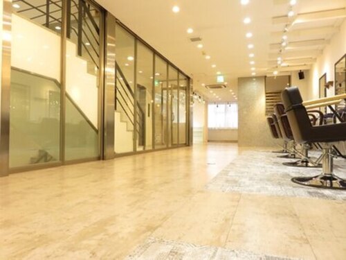 オーストヘアーフィガロ 本通り店(Aust hair Figaro)(広島県広島市中区本通4-7 コズミックビル4階)
