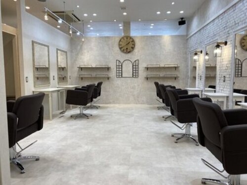 アグ ヘアー ウェヌス 徳島 鴨島店(Agu hair venus ザ ビッグ)(徳島県吉野川市鴨島町上下島字野神ノ元92-3 ザビッグ鴨島店 No.106区画)