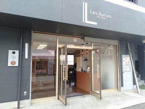 ヘアメイク レ オゥラム(Hair Make Les Aurum)(愛媛県松山市雄郡2‐9-36 ピカデリーサーカス雄郡 1階北)