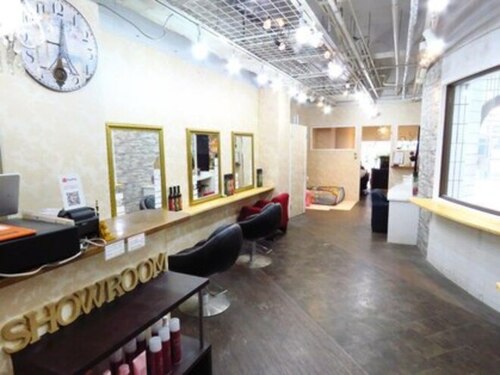 ヘアセットアンドエクステンションショールーム(SHOW ROOM)(福岡県北九州市小倉北区魚町2-5-17インクスポットビル2F)