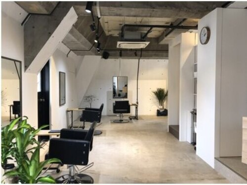ヘアーサロンアズール(Hair Salon Azure)(福岡県福岡市中央区天神3-4-28 天神ブロードウェイビル5F)