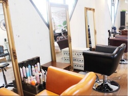 コロナ ヘアー デザイン(corona hair design)(福岡県福岡市中央区赤坂1-10-16ソピア赤坂ビル4F)