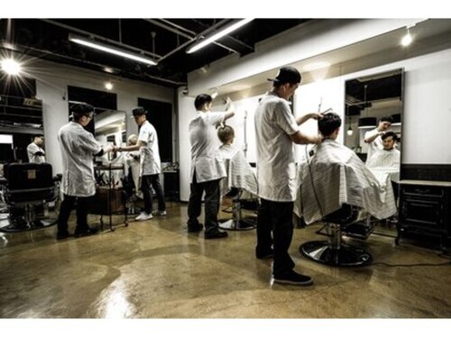 ワンワンオー バーバーショップ 博多店(@110 BARBER SHOP)(福岡県福岡市博多区博多駅前3-30-29 タイセイ第2ビル4階)