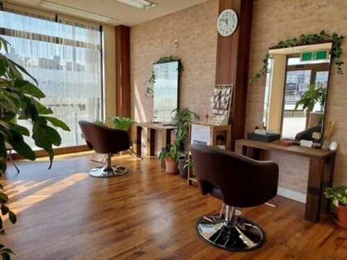 ヘアーサロン ホットスタッフ(Hair Salon Hot Stuff)(福岡県福岡市博多区堅粕2-2-4 1F)
