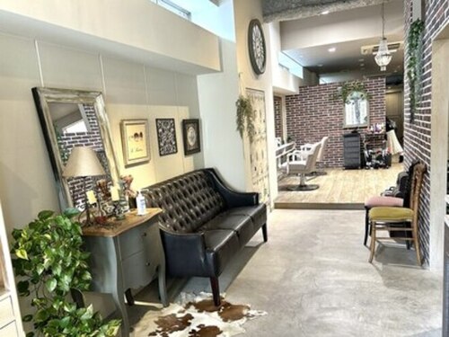 ヘアーデザイン シュシュ(hair design Chou Chou by Yone)(福岡県福岡市中央区大名1-11-27イルモンド大名TWOビル3F)