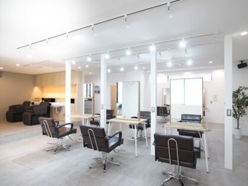 アグ ヘアー ビビ 次郎丸店(Agu hair bibi)(福岡県福岡市早良区次郎丸4-1-1 JSビル 2F)