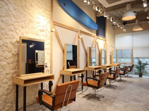 アグ ヘアー フィンカ 薬院店(Agu hair finca)(福岡県福岡市中央区白金1-21-2-1 薬院ロイヤルビル3F)